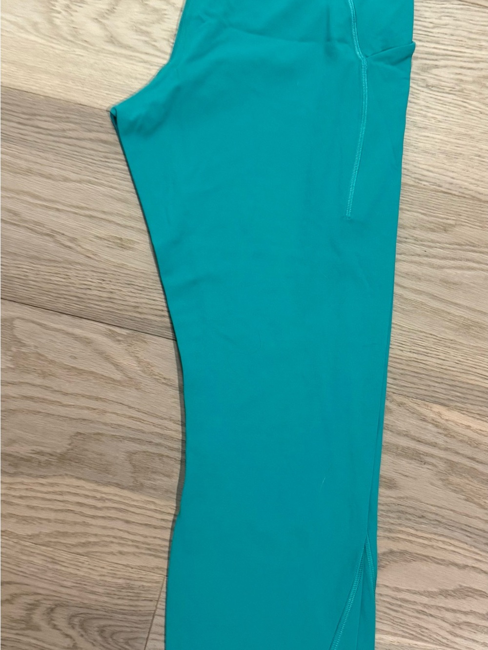Lululemon Women’s Teal Active Capri’s size 10 EUC